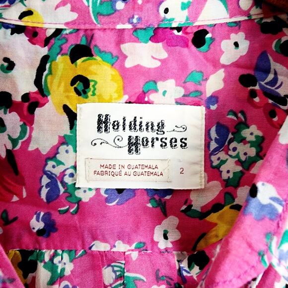 Holding Horses Anthropologie Isla Pink Floral Button Down Long Sleeve Top - Picture 7 of 12
